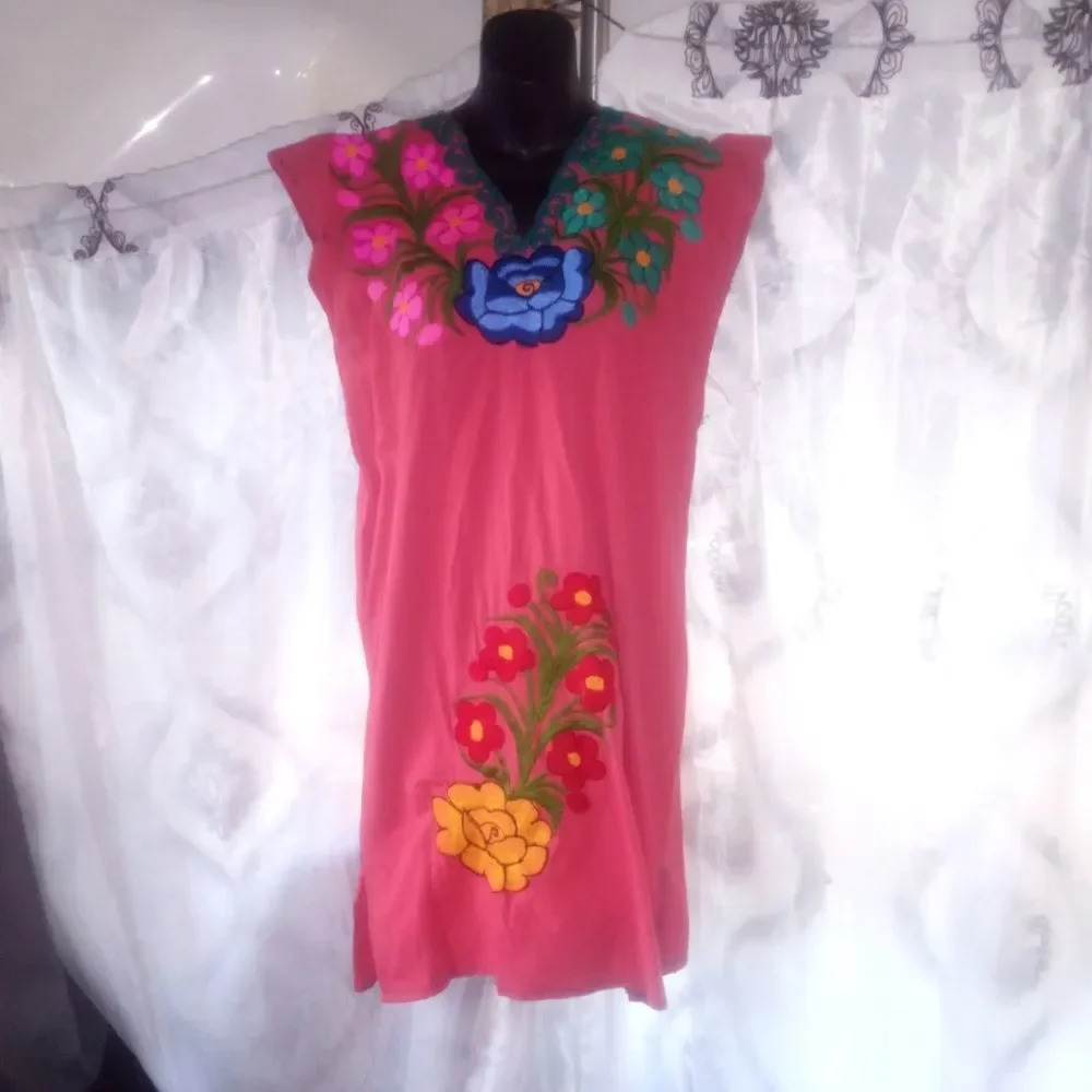Mexican embroidery dress size small and medium ( Hang )